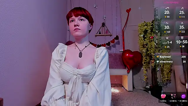 Snapshot of DreamyLuna chatting on 02/10/25, 06:31 DreamyLuna online show from 02/10/25, 06:31