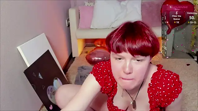 Snapshot of DreamyLuna chatting on 02/13/25, 11:58 DreamyLuna online show from 02/13/25, 11:58