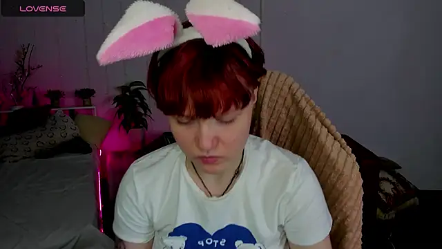 Snapshot of DreamyLuna chatting on 03/19/25, 08:32 DreamyLuna online show from 03/19/25, 08:32