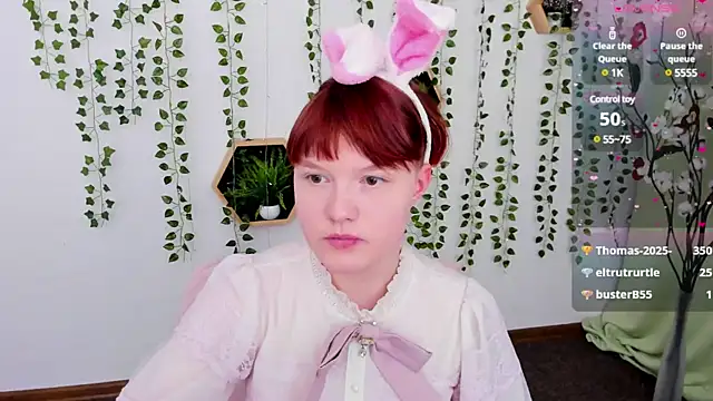 Snapshot of DreamyLuna chatting on 03/21/25, 12:18 DreamyLuna online show from 03/21/25, 12:18