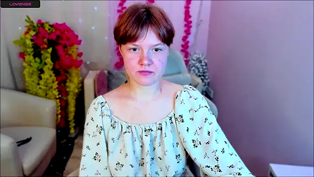 Snapshot of DreamyLuna chatting on 09/19/25, 08:42 DreamyLuna online show from 09/19/25, 08:42