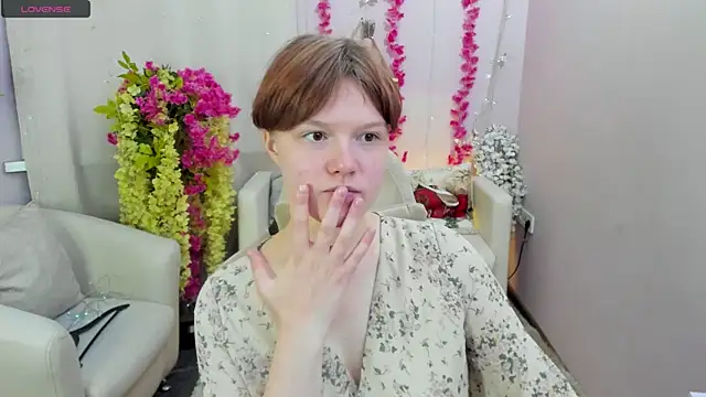 Snapshot of DreamyLuna chatting on 09/27/25, 08:03 DreamyLuna online show from 09/27/25, 08:03