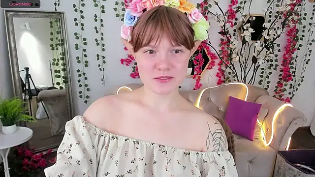 Snapshot of DreamyLuna chatting on 10/03/25, 08:17 DreamyLuna online show from 10/03/25, 08:17