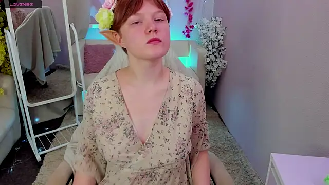 Snapshot of DreamyLuna chatting on 10/04/25, 08:18 DreamyLuna online show from 10/04/25, 08:18