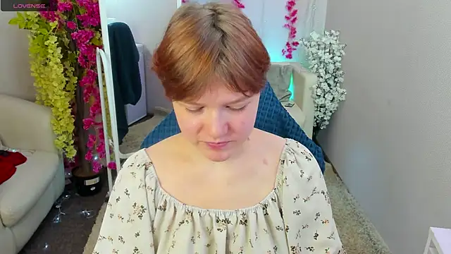 Snapshot of DreamyLuna chatting on 10/05/25, 08:29 DreamyLuna online show from 10/05/25, 08:29