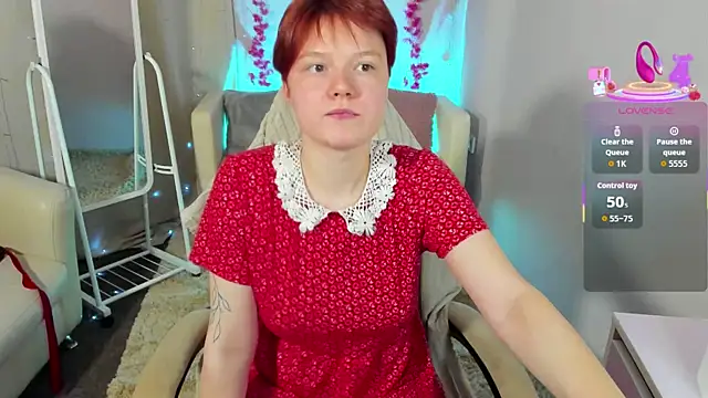 Snapshot of DreamyLuna chatting on 10/13/25, 08:31 DreamyLuna online show from 10/13/25, 08:31