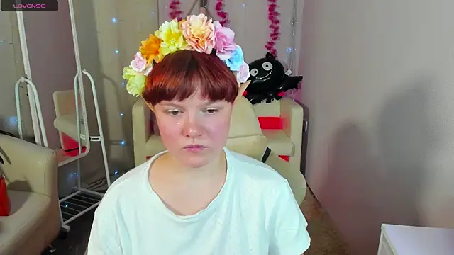 Snapshot of DreamyLuna chatting on 10/16/25, 08:21 DreamyLuna online show from 10/16/25, 08:21