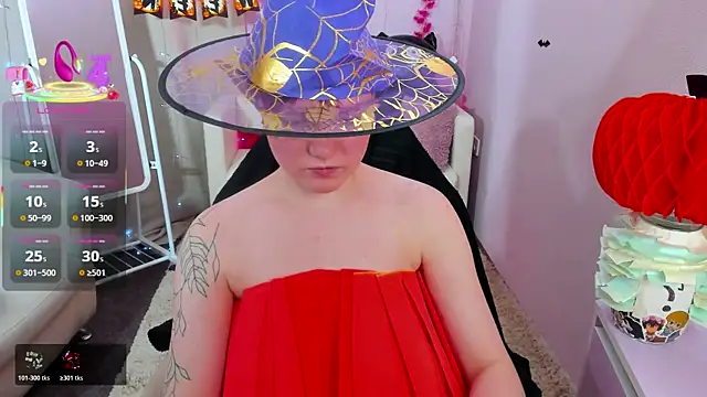 Snapshot of DreamyLuna chatting on 10/17/25, 08:55 DreamyLuna online show from 10/17/25, 08:55