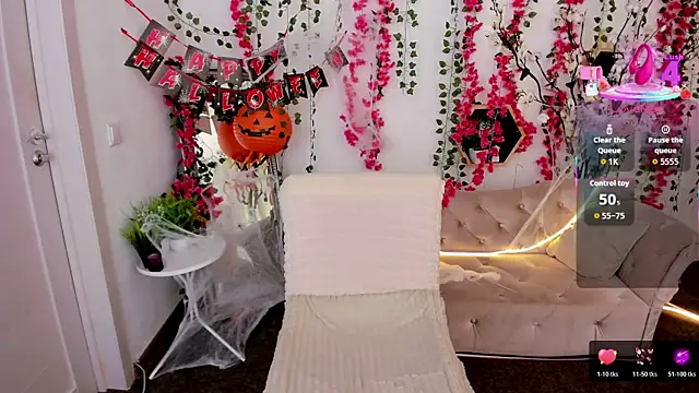 Snapshot of DreamyLuna chatting on 10/21/25, 08:31 DreamyLuna online show from 10/21/25, 08:31