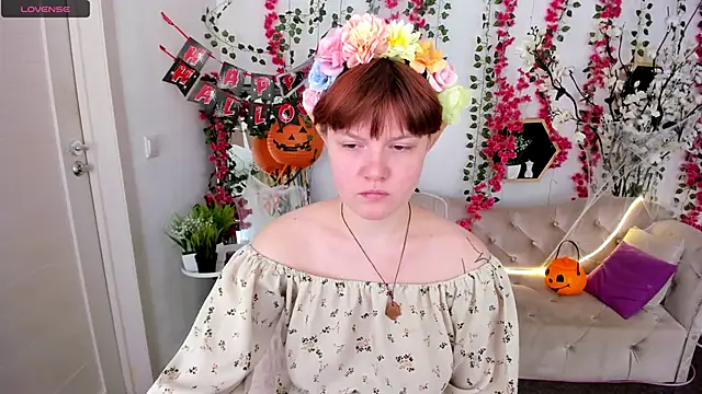 Snapshot of DreamyLuna chatting on 10/24/25, 08:16 DreamyLuna online show from 10/24/25, 08:16