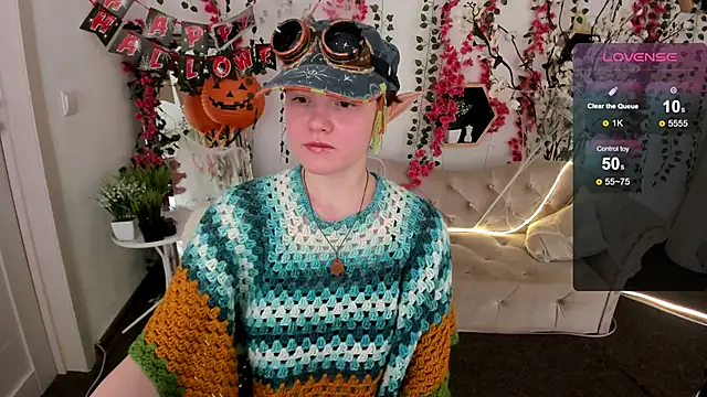 Snapshot of DreamyLuna chatting on 10/31/25, 08:32 DreamyLuna online show from 10/31/25, 08:32