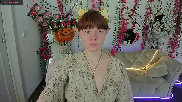 Snapshot of DreamyLuna chatting on 11/02/25, 08:44 DreamyLuna online show from 11/02/25, 08:44