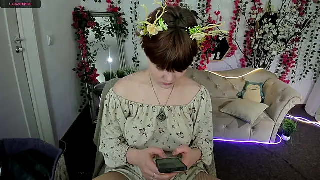 Snapshot of DreamyLuna chatting on 11/08/25, 08:40 DreamyLuna online show from 11/08/25, 08:40