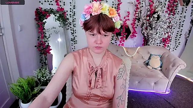 Snapshot of DreamyLuna chatting on 11/09/25, 08:40 DreamyLuna online show from 11/09/25, 08:40