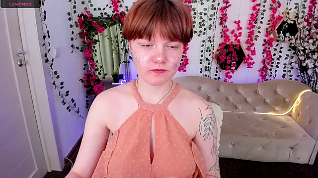 Snapshot of DreamyLuna chatting on 11/29/25, 08:34 DreamyLuna online show from 11/29/25, 08:34