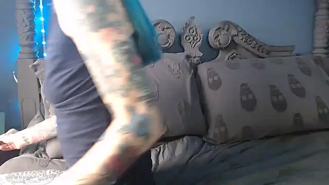 Snapshot of RavenryderUK chatting on 09/18/25, 10:17 RavenryderUK online show from 09/18/25, 10:17