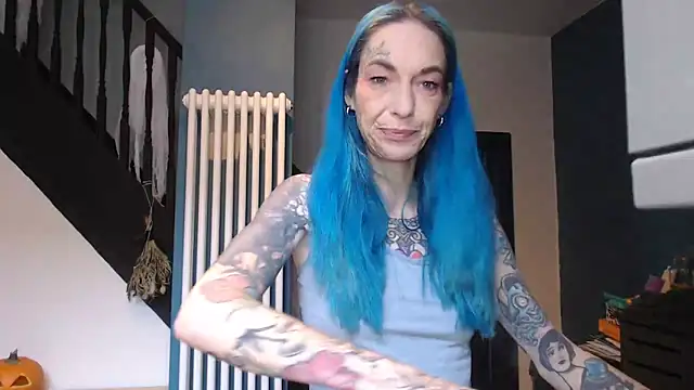 Snapshot of RavenryderUK chatting on 10/20/25, 08:26 RavenryderUK online show from 10/20/25, 08:26