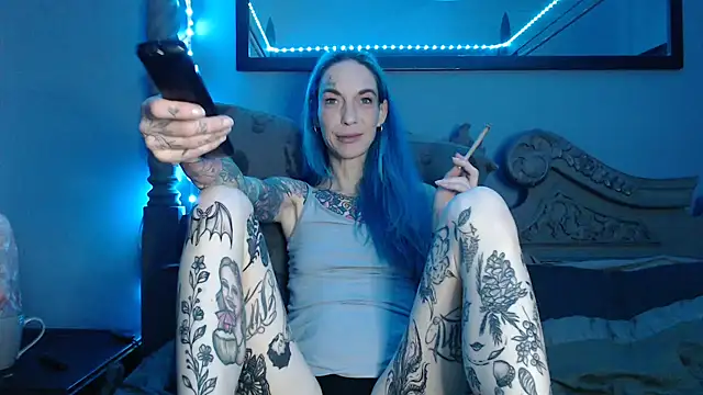 Snapshot of RavenryderUK chatting on 10/20/25, 08:31 RavenryderUK online show from 10/20/25, 08:31