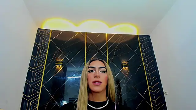 Snapshot of Isabella_stanford2 chatting on 02/25/25, 01:17 Isabella stanford2 online show from 02/25/25, 01:17