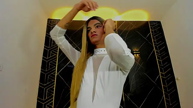 Snapshot of Isabella_stanford2 chatting on 02/26/25, 08:33 Isabella stanford2 online show from 02/26/25, 08:33