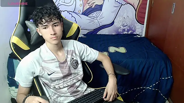 Snapshot of johnny_cagee chatting on 12/12/24, 06:25 johnny cagee online show from 12/12/24, 06:25