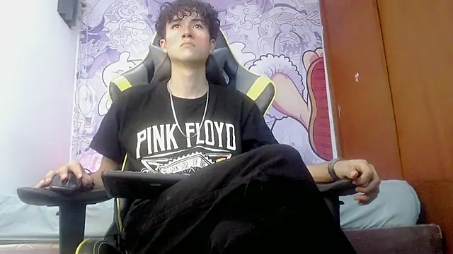 Snapshot of johnny_cagee chatting on 02/01/25, 07:15 johnny cagee online show from 02/01/25, 07:15