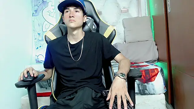 Snapshot of johnny_cagee chatting on 10/08/25, 06:33 johnny cagee online show from 10/08/25, 06:33