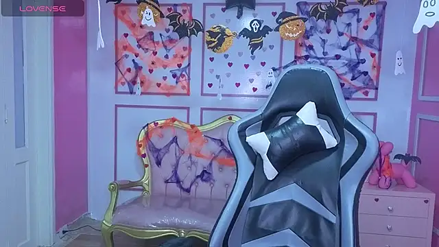 stephania t online show from 10/31/25, 12:50