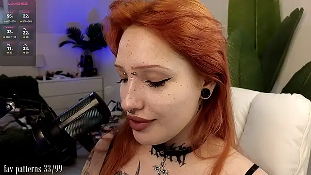 Snapshot of violetviolator chatting on 03/21/25, 06:16 violetviolator online show from 03/21/25, 06:16