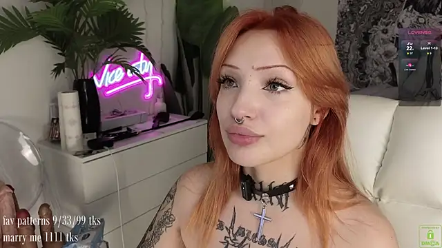 Snapshot of violetviolator chatting on 09/20/25, 04:13 violetviolator online show from 09/20/25, 04:13