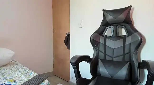 Snapshot of leo030809 chatting on 03/19/25, 02:46 leo030809 online show from 03/19/25, 02:46