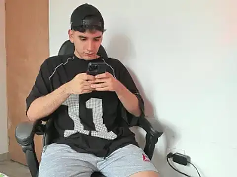 Snapshot of leo030809 chatting on 03/20/25, 03:47 leo030809 online show from 03/20/25, 03:47