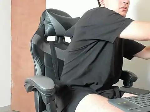 Snapshot of leo030809 chatting on 02/17/26, 06:47 leo030809 online show from 02/17/26, 06:47