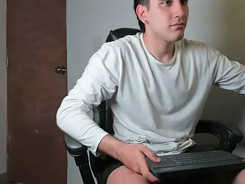 Snapshot of leo030809 chatting on 03/03/26, 02:50 leo030809 online show from 03/03/26, 02:50