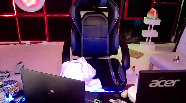 Snapshot of unclestefansdick chatting on 12/27/24, 05:52 unclestefansdick online show from 12/27/24, 05:52