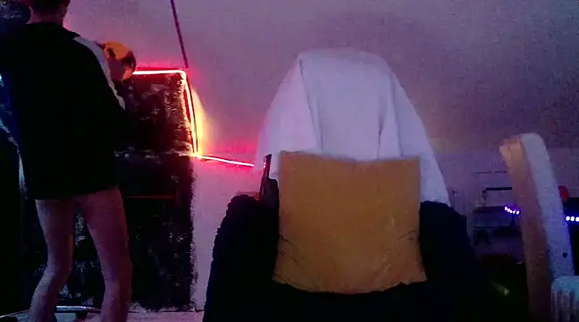 Snapshot of unclestefansdick chatting on 12/28/24, 07:11 unclestefansdick online show from 12/28/24, 07:11