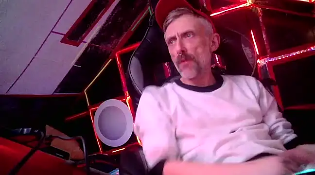 Snapshot of unclestefansdick chatting on 12/31/24, 12:57 unclestefansdick online show from 12/31/24, 12:57