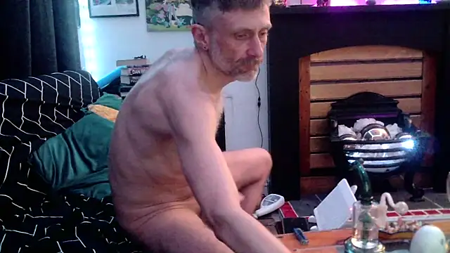 Snapshot of unclestefansdick chatting on 02/21/25, 04:29 unclestefansdick online show from 02/21/25, 04:29