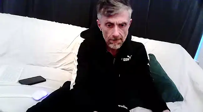 Snapshot of unclestefansdick chatting on 03/10/25, 07:10 unclestefansdick online show from 03/10/25, 07:10