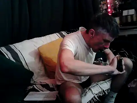 Snapshot of unclestefansdick chatting on 03/12/25, 12:31 unclestefansdick online show from 03/12/25, 12:31