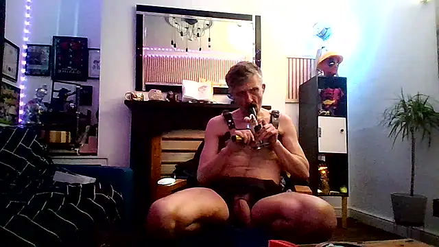 Snapshot of unclestefansdick chatting on 03/14/25, 01:35 unclestefansdick online show from 03/14/25, 01:35