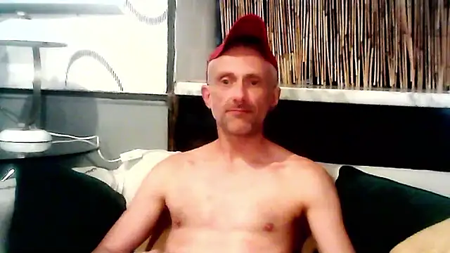 Snapshot of unclestefansdick chatting on 09/10/25, 08:03 unclestefansdick online show from 09/10/25, 08:03