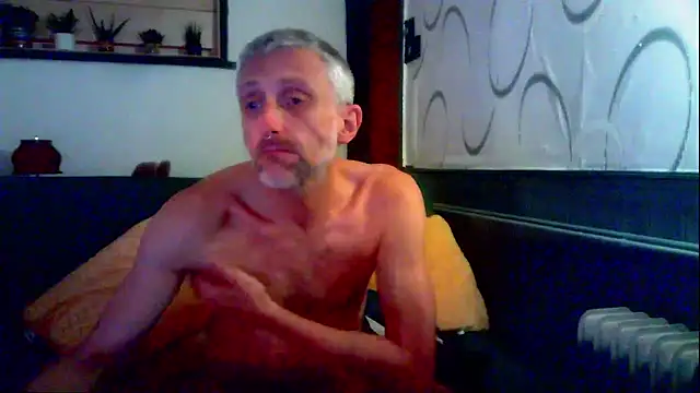 Snapshot of unclestefansdick chatting on 09/15/25, 03:06 unclestefansdick online show from 09/15/25, 03:06