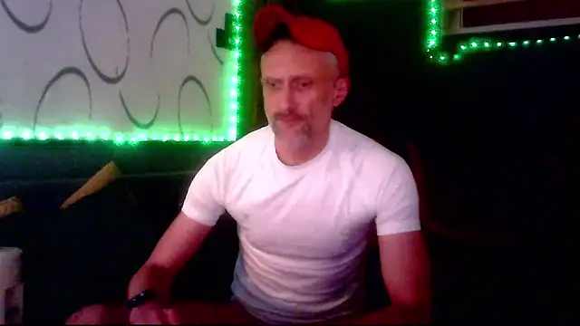 Snapshot of unclestefansdick chatting on 09/21/25, 10:22 unclestefansdick online show from 09/21/25, 10:22