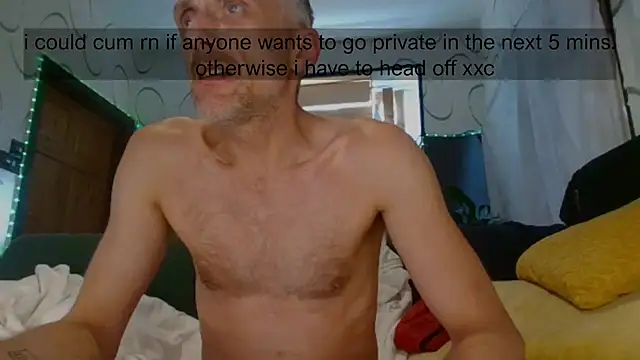 Snapshot of unclestefansdick chatting on 09/28/25, 12:10 unclestefansdick online show from 09/28/25, 12:10