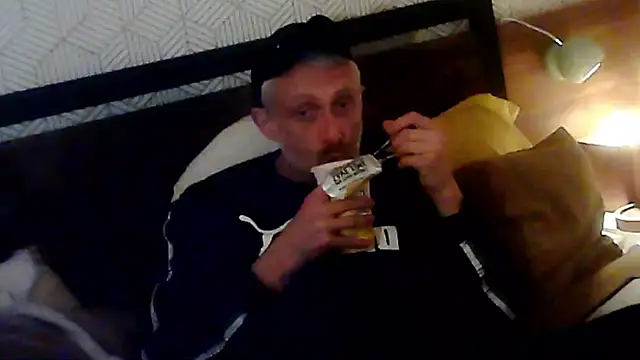 Snapshot of unclestefansdick chatting on 10/05/25, 02:54 unclestefansdick online show from 10/05/25, 02:54