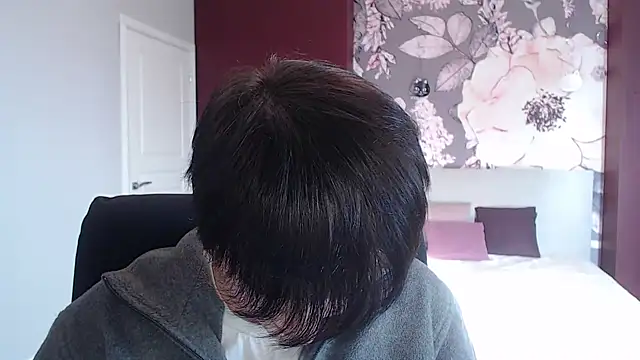 EmiliaYours online show from 12/17/24, 10:34