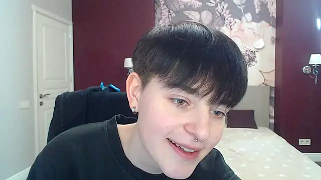 EmiliaYours online show from 12/24/24, 10:22