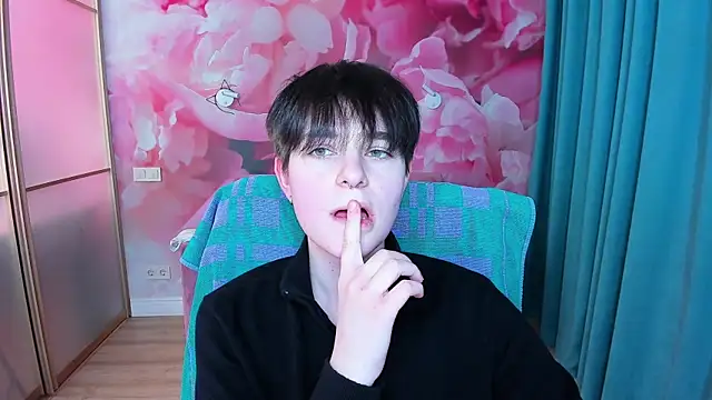 EmiliaYours online show from 02/02/25, 04:00