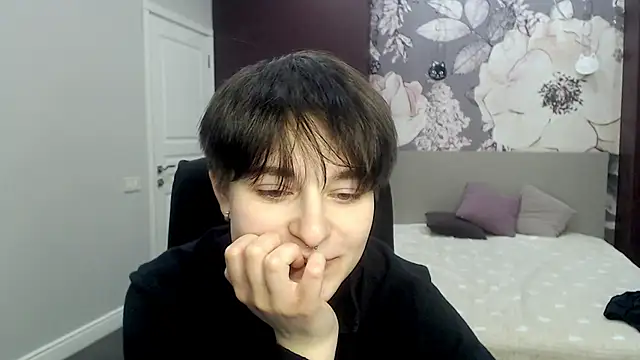 EmiliaYours online show from 02/11/25, 04:13